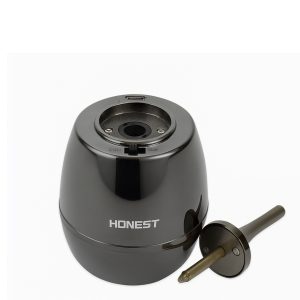فندک رومیزی HONEST یک انتخاب مدرن و لوکس برای افرادی است که به دنبال کیفیت بالا و طراحی خاص هستند. این فندک با بدنه‌ی فلزی مقاوم، ظاهر شیک و مکانیزم حرارتی پیشرفته ساخته شده است. طراحی رومیزی این فندک علاوه بر کاربرد روزمره، جلوه‌ای زیبا به میز کار یا میز پذیرایی شما ببخشد.