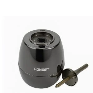 فندک رومیزی HONEST یک انتخاب مدرن و لوکس برای افرادی است که به دنبال کیفیت بالا و طراحی خاص هستند. این فندک با بدنه‌ی فلزی مقاوم، ظاهر شیک و مکانیزم حرارتی پیشرفته ساخته شده است. طراحی رومیزی این فندک علاوه بر کاربرد روزمره، جلوه‌ای زیبا به میز کار یا میز پذیرایی شما ببخشد.
