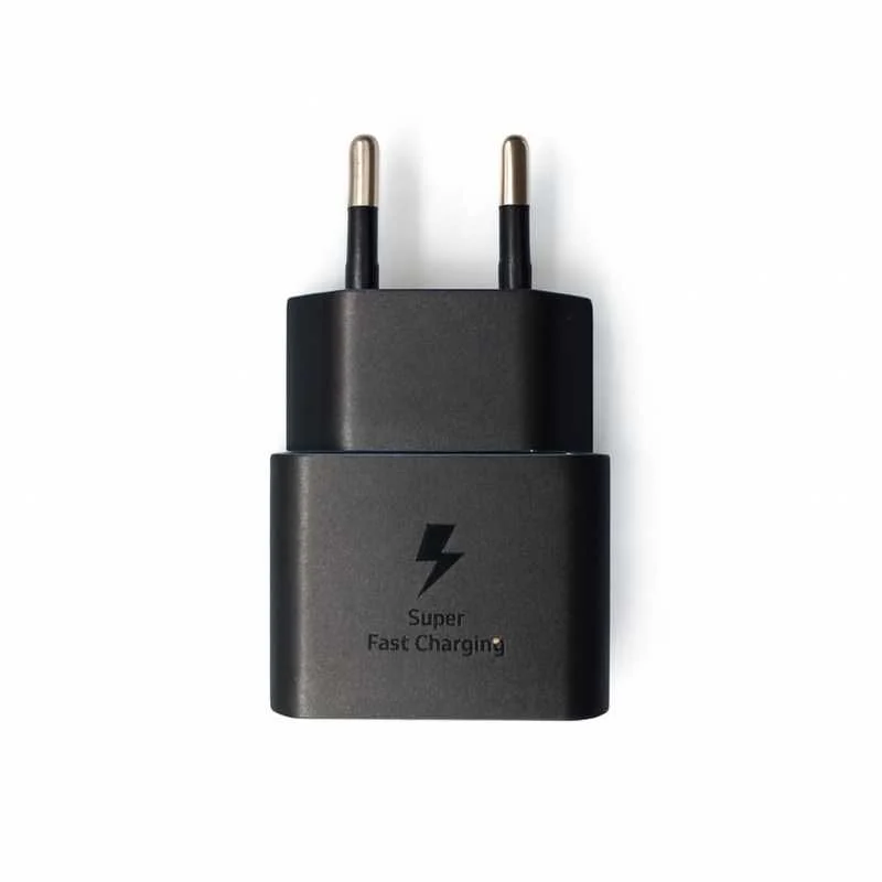 Samsung 25W dapterle vira janebi آداپتور شارژ سریع 25W USB-C سامسونگ برای شارژ سریع گوشیهای هوشمند، تبلتها، لپتاپها و دیگر دستگاههایی که از پورت USB-C پشتیبانی میکنند، مناسب است. این آداپتور میتواند باتری دستگاههای شما را در کمترین زمان ممکن شارژ کند، به ویژه برای دستگاههایی که از فناوری شارژ سریع PD پشتیبانی میکنند.