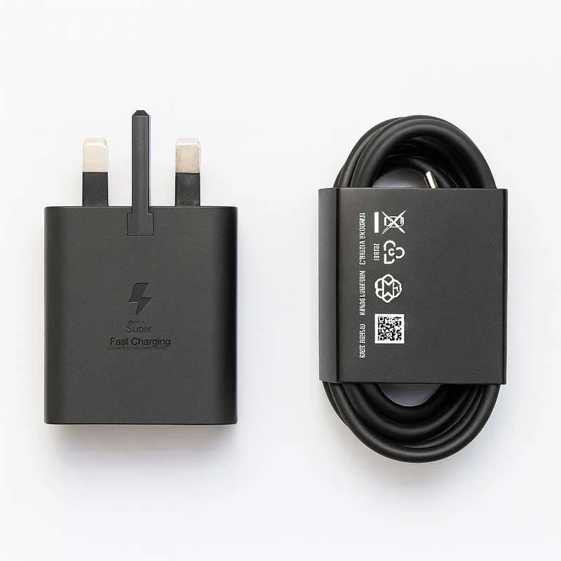 Super Fast Charging.vira janebi ین شارژر سوپر فست شارژ به همراه کابل Type‑C یک مجموعه کامل، کاربردی و با کیفیت است که امکان شارژ سریع، ایمن و پایدار را برای انواع دستگاهها فراهم میکند. کیفیت ساخت بالا، توان مناسب و طراحی استاندارد باعث شده این محصول انتخابی ایدهآل برای کاربران حرفهای و استفاده روزمره باشد.