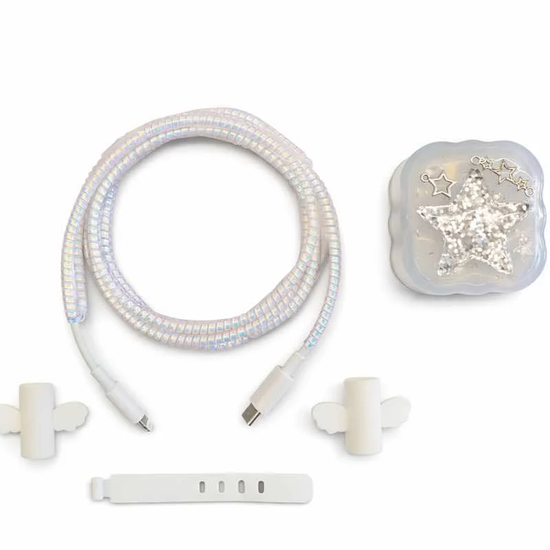 apple charger cover rabbit4 حافظ شارژر ۲۰ وات اپل یک انتخاب هوشمندانه برای افرادی است که میخواهند از شارژر اصلی و گرانقیمت خود به بهترین شکل محافظت کنند. این محصول با طراحی ساده اما کاربردی، دوام شارژر را افزایش داده و خیال شما را از بابت آسیبهای احتمالی راحت میکند