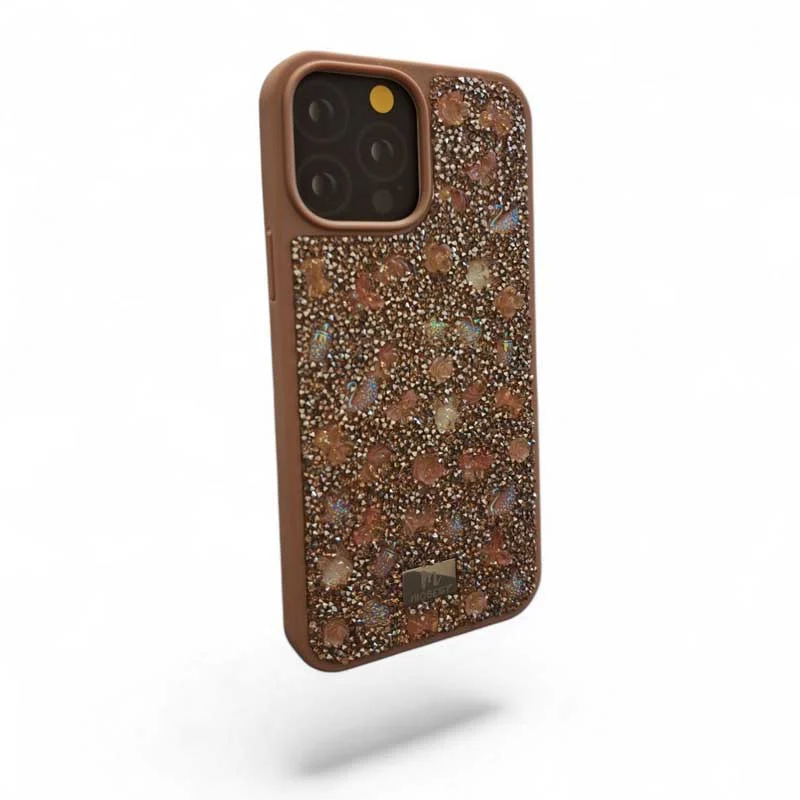 ip 13pro Max case.virajanebi5 استفاده ازقاب برای تلفن همراه یک انتخاب هوشمندانه برای محافظت حداکثری از گوشی است. این نوع قاب با طراحی دقیق، استحکام بالا و ظاهر زیبا، هم امنیت گوشی را تضمین میکند و هم استایل آن را حفظ مینماید. طراحی این قاب به طوری بوده که زیبایی و نمایی ک روی قاب کارشده نمای برجسته بودن دارند و بسیار شیک و مناسب هدیه و استفاده روزمره میباشد.